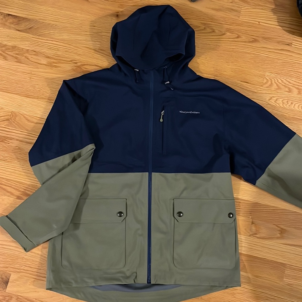 Vineyard Vines, men’s Raincoat size L